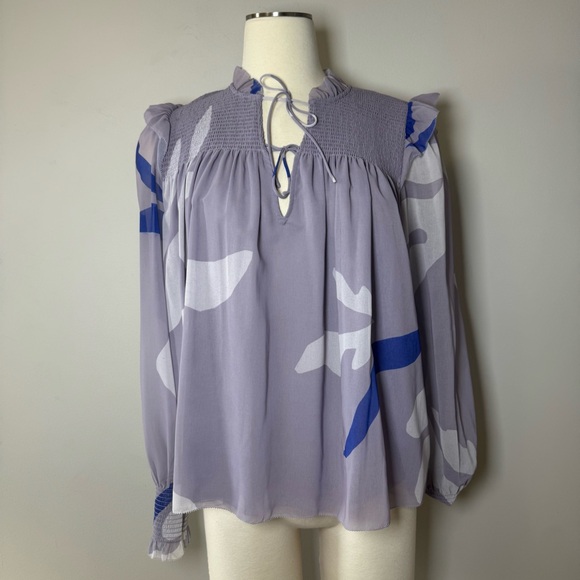 Aritzia Wilfred Castello Blouse
Lavender Abstract Print Tie Neck
Top Medium - Picture 2 of 11